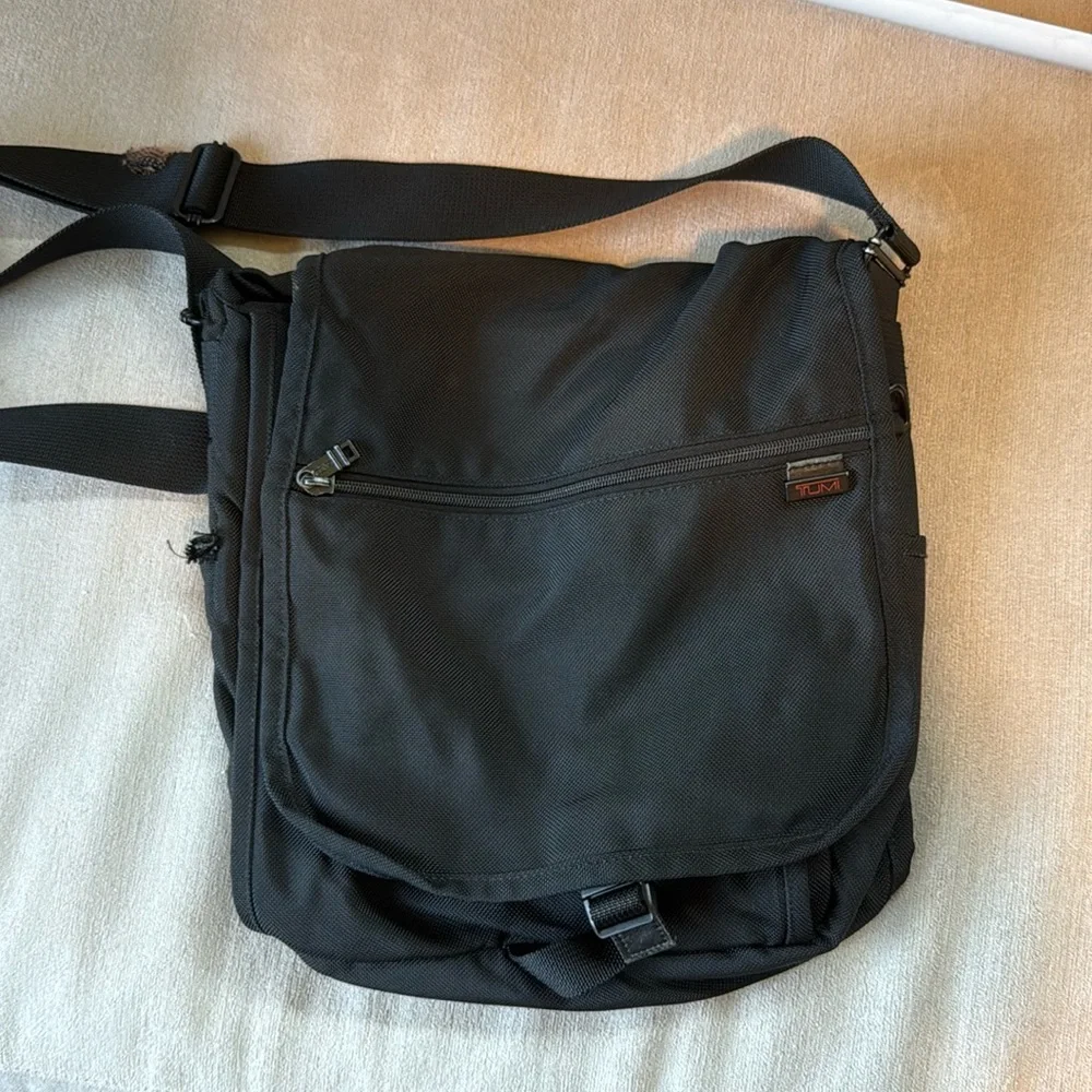 Tumi Made in the USA Crossbody Messenger Bag in Black